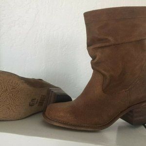 Women Boots Aldo leather Size 8 brown new